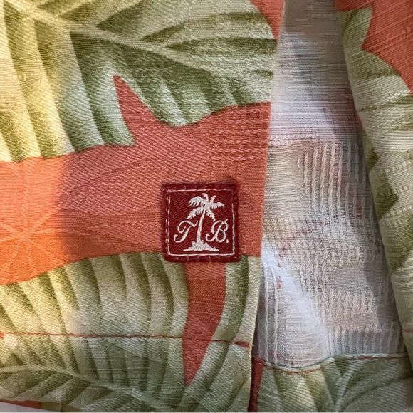 Tommy Bahama Men's Large Floral Short Sleeve Button Front Shirt - Picture 2 of 5